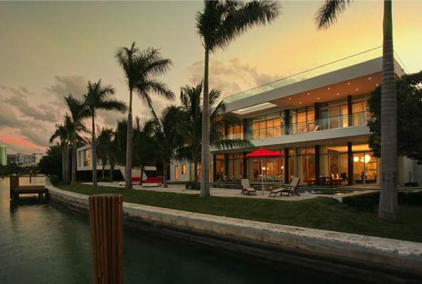 Arquitetura e Decoração de casa em Miami fim de tarde