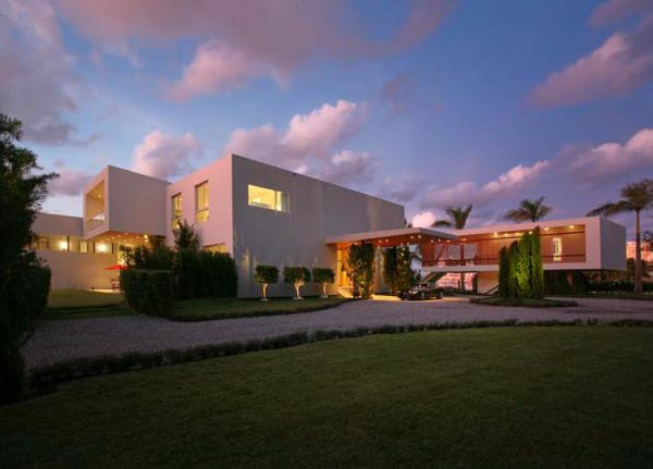 Arquitetura e Decoração de casa em Miami fundos da casa