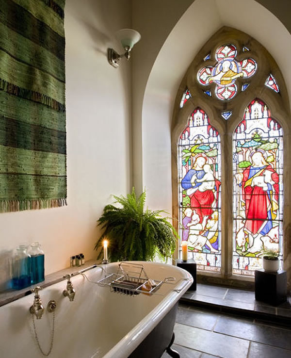 Arquitetura e decoração de casa em igreja - Decoração de Banheiro com Banheira Vitoriana