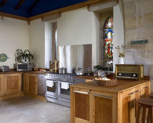 Arquitetura e decoração de casa em igreja - decoração de cozinha